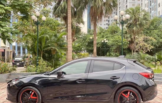 Mazda3 hatback sx 2015  1.5AT  Màu đen,nội thất đen.