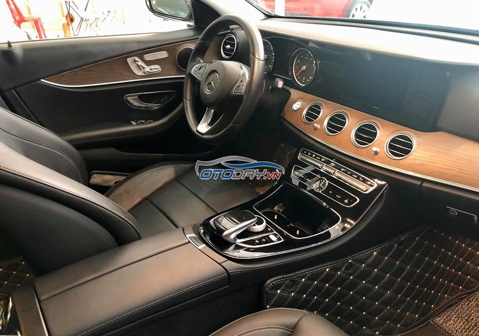 Mercedes E200 2017  Màu đen/nội thất đen